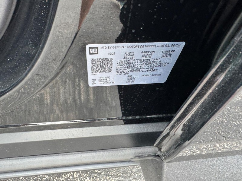 Chevrolet Equinox Vehicle Full-screen Gallery Image 17