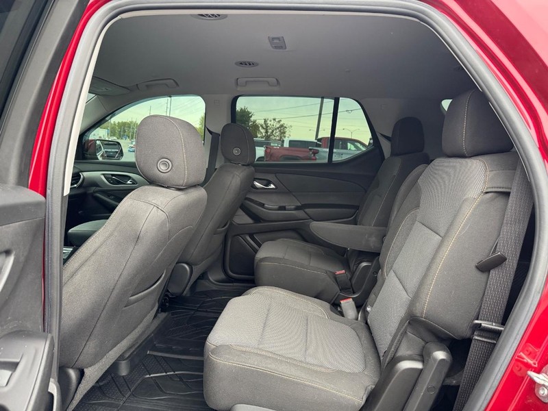 Chevrolet Traverse Vehicle Full-screen Gallery Image 10