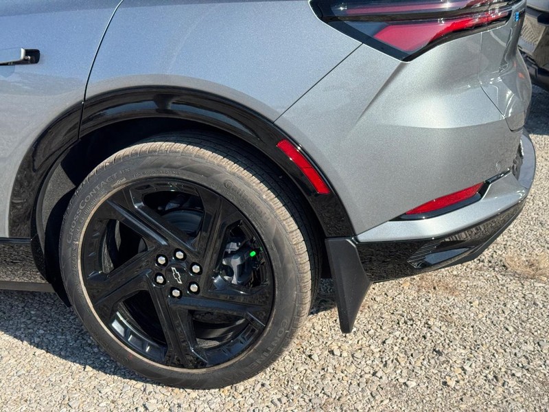 Chevrolet Equinox EV Vehicle Full-screen Gallery Image 4