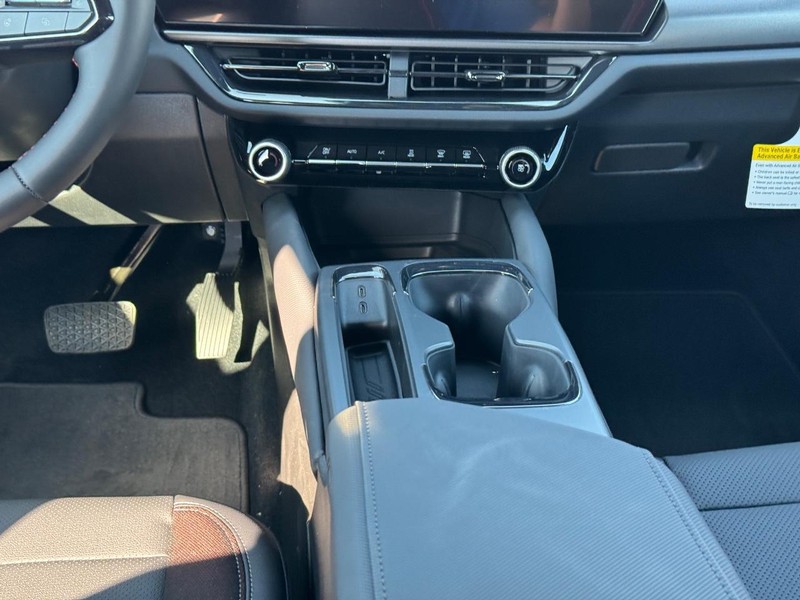 Chevrolet Equinox EV Vehicle Full-screen Gallery Image 9