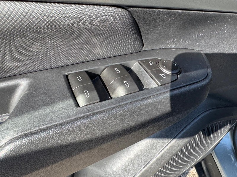 Chevrolet Equinox EV Vehicle Full-screen Gallery Image 11