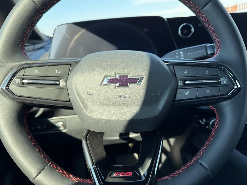 Chevrolet Equinox EV Vehicle Full-screen Gallery Image 12