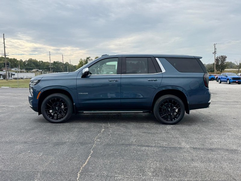 Chevrolet Tahoe Vehicle Full-screen Gallery Image 2
