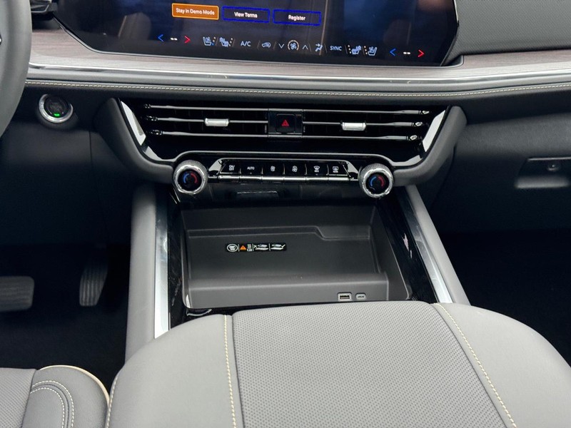 Chevrolet Tahoe Vehicle Full-screen Gallery Image 12