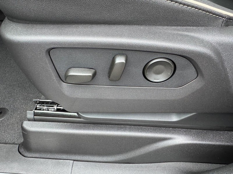 Chevrolet Tahoe Vehicle Full-screen Gallery Image 13