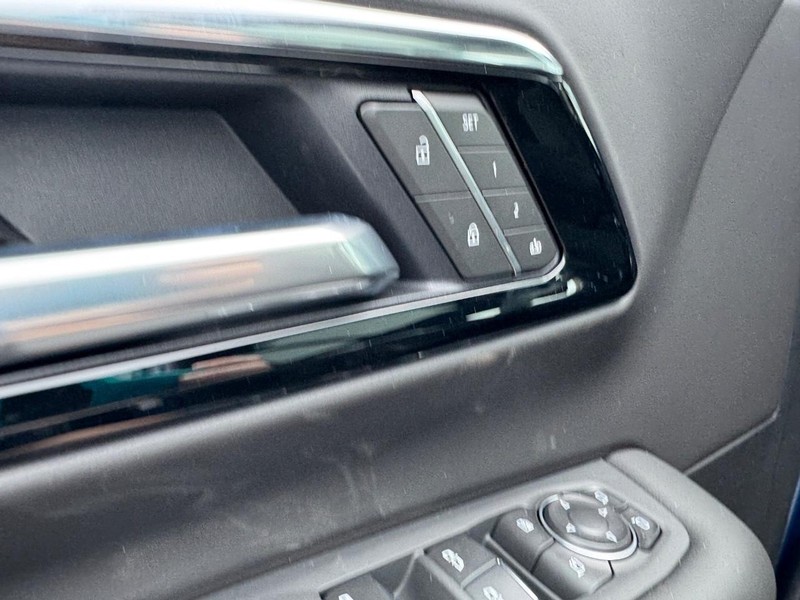 Chevrolet Tahoe Vehicle Full-screen Gallery Image 14