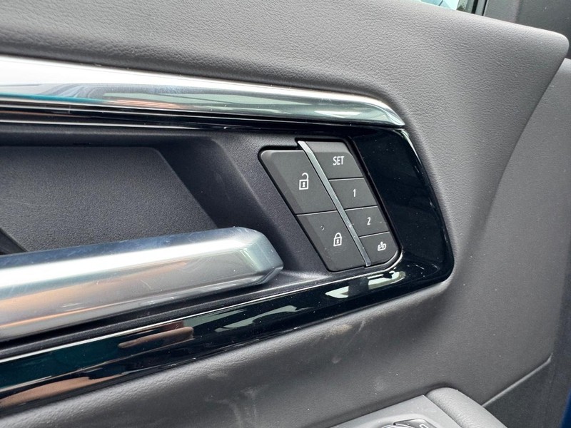 Chevrolet Tahoe Vehicle Full-screen Gallery Image 15