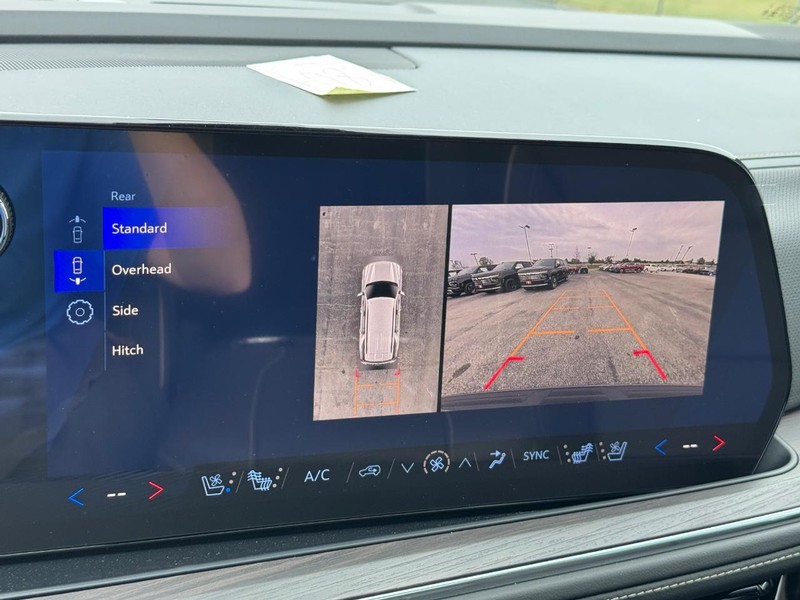 Chevrolet Tahoe Vehicle Full-screen Gallery Image 20