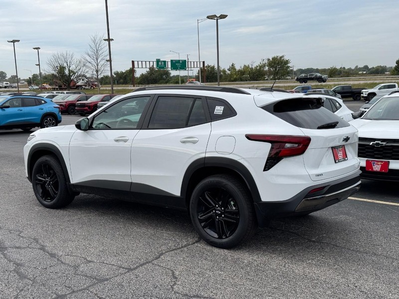 Chevrolet Trax Vehicle Full-screen Gallery Image 3