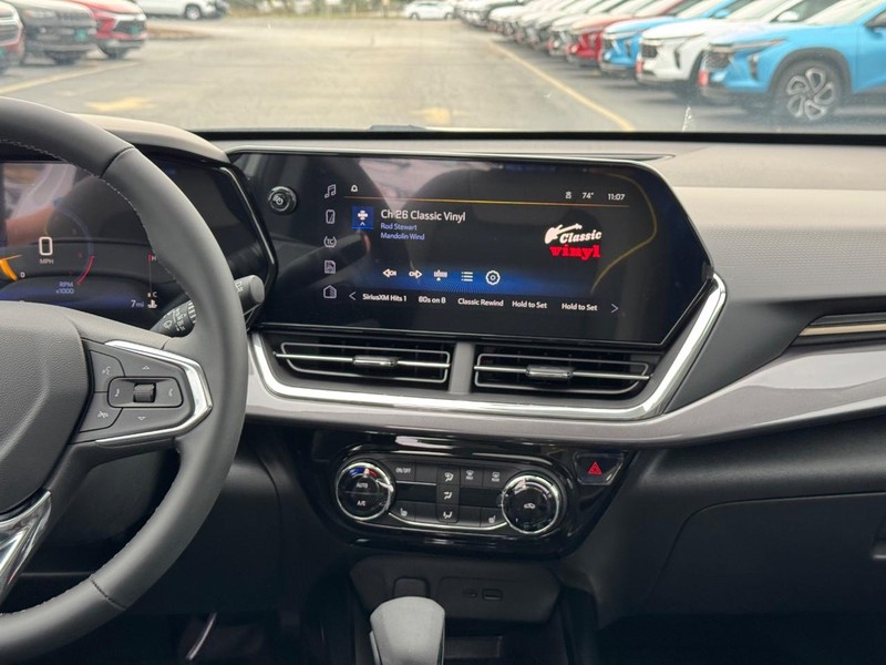 Chevrolet Trax Vehicle Full-screen Gallery Image 9