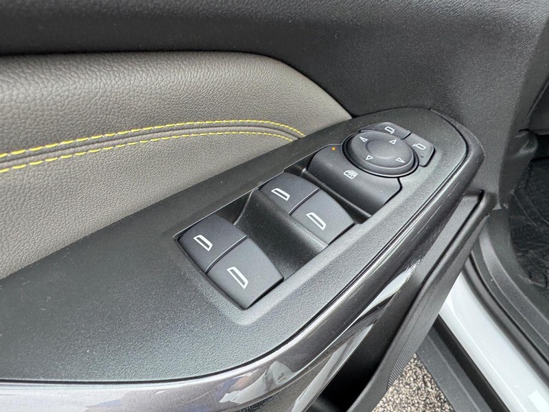 Chevrolet Trax Vehicle Full-screen Gallery Image 12