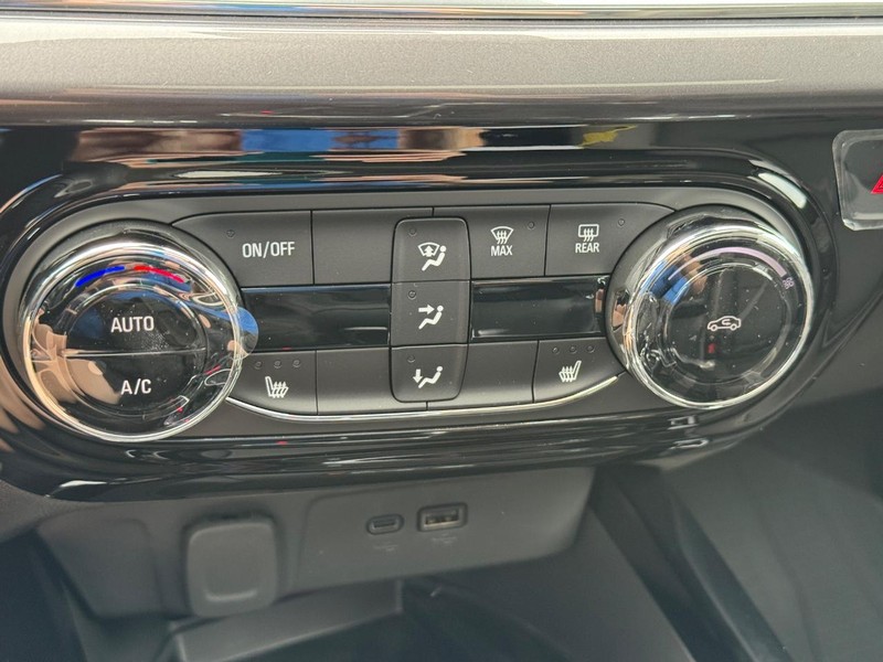 Chevrolet Trax Vehicle Full-screen Gallery Image 16