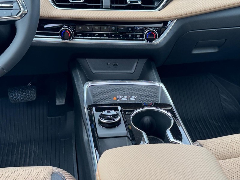 Chevrolet Equinox Vehicle Full-screen Gallery Image 10