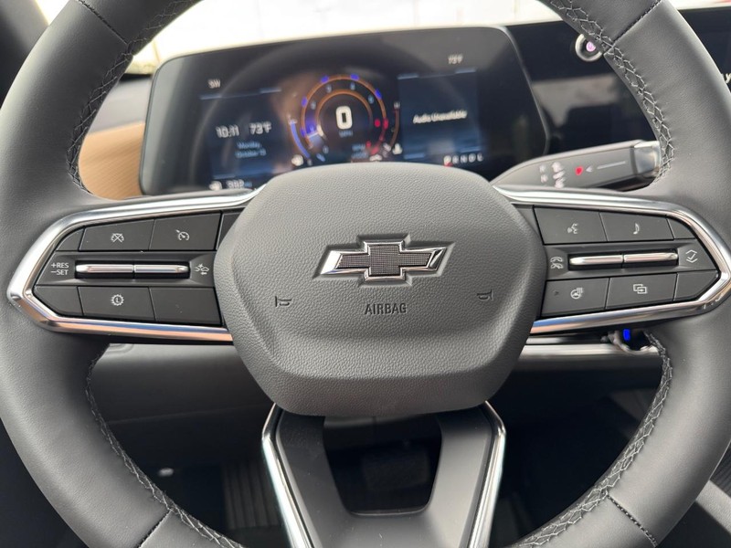 Chevrolet Equinox Vehicle Full-screen Gallery Image 14