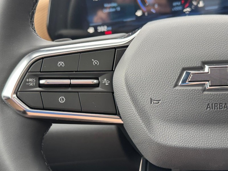 Chevrolet Equinox Vehicle Full-screen Gallery Image 15