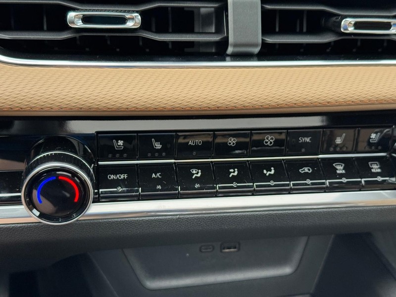 Chevrolet Equinox Vehicle Full-screen Gallery Image 17