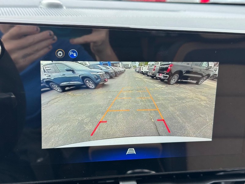 Chevrolet Equinox Vehicle Full-screen Gallery Image 18