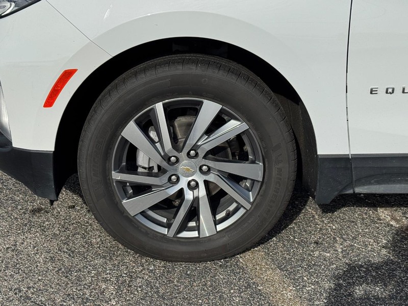 Chevrolet Equinox Vehicle Full-screen Gallery Image 9