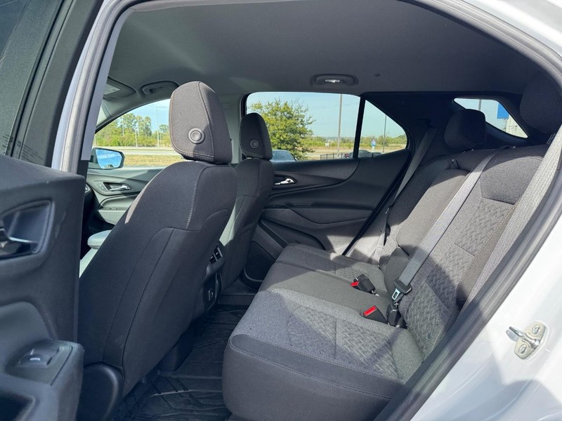 Chevrolet Equinox Vehicle Full-screen Gallery Image 10