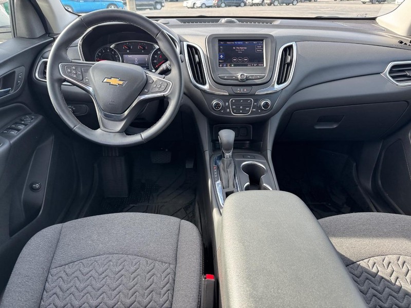 Chevrolet Equinox Vehicle Full-screen Gallery Image 11