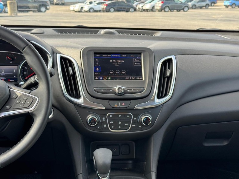 Chevrolet Equinox Vehicle Full-screen Gallery Image 13