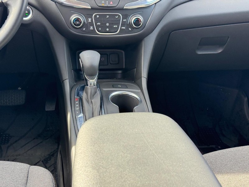 Chevrolet Equinox Vehicle Full-screen Gallery Image 14