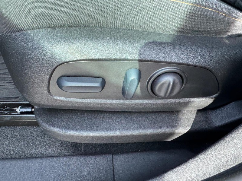 Chevrolet Equinox Vehicle Full-screen Gallery Image 15