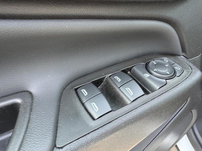 Chevrolet Equinox Vehicle Full-screen Gallery Image 16