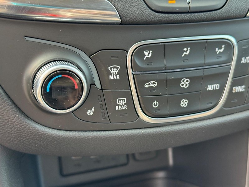 Chevrolet Equinox Vehicle Full-screen Gallery Image 20