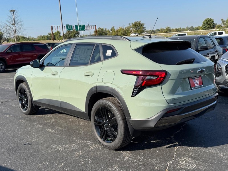 Chevrolet Trax Vehicle Full-screen Gallery Image 3