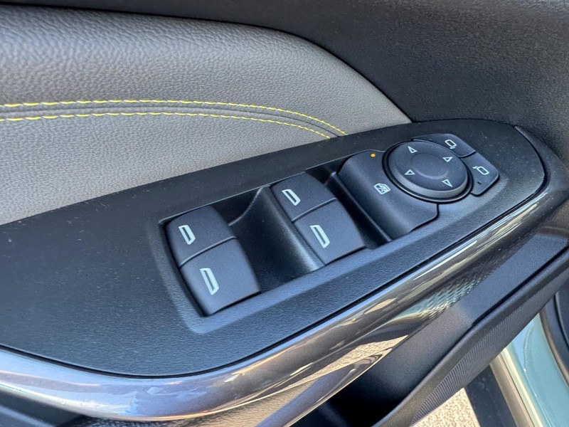 Chevrolet Trax Vehicle Full-screen Gallery Image 12