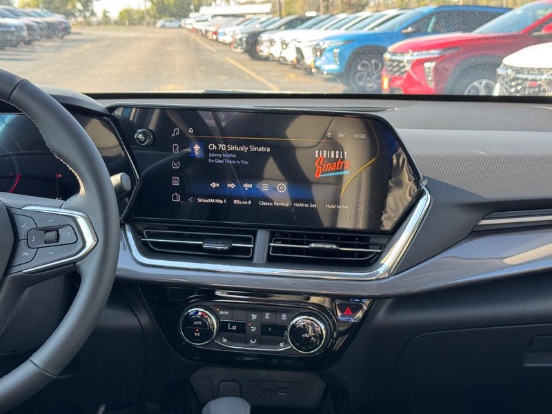 Chevrolet Trax Vehicle Full-screen Gallery Image 9