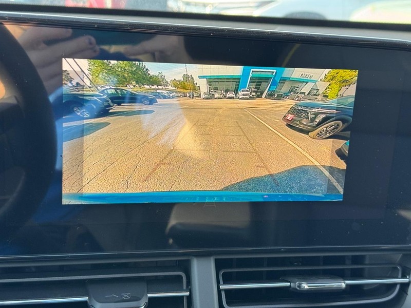 Chevrolet Trax Vehicle Full-screen Gallery Image 17