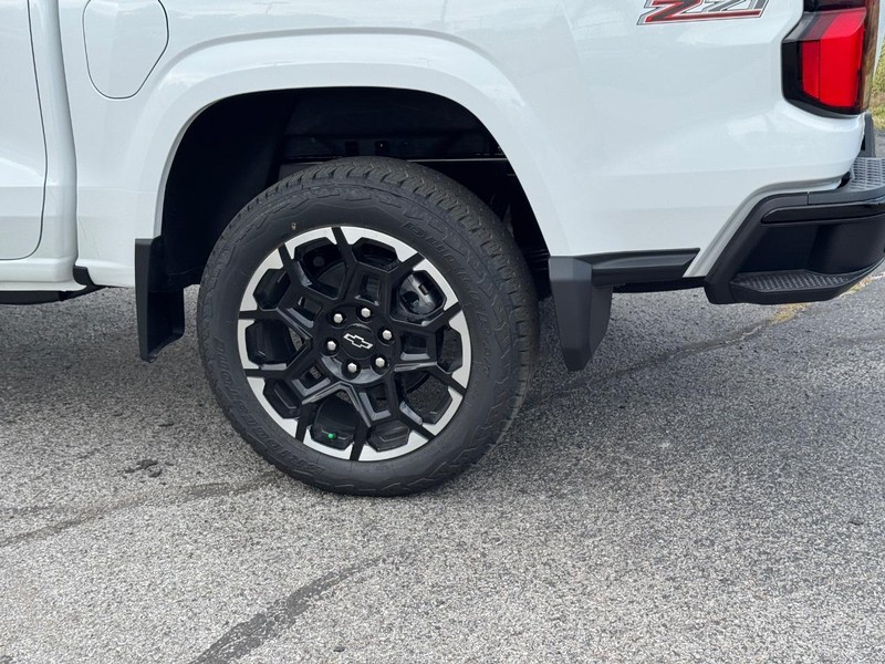 Chevrolet Colorado Vehicle Full-screen Gallery Image 4