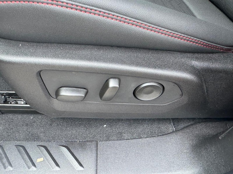 Chevrolet Colorado Vehicle Full-screen Gallery Image 10