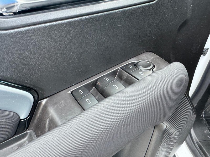 Chevrolet Colorado Vehicle Full-screen Gallery Image 11