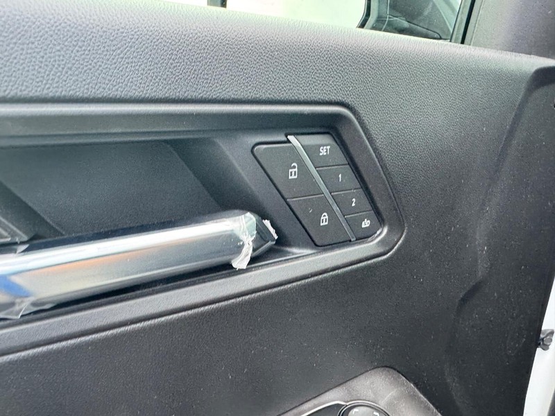 Chevrolet Colorado Vehicle Full-screen Gallery Image 12