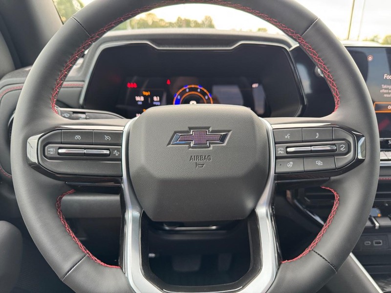 Chevrolet Colorado Vehicle Full-screen Gallery Image 13