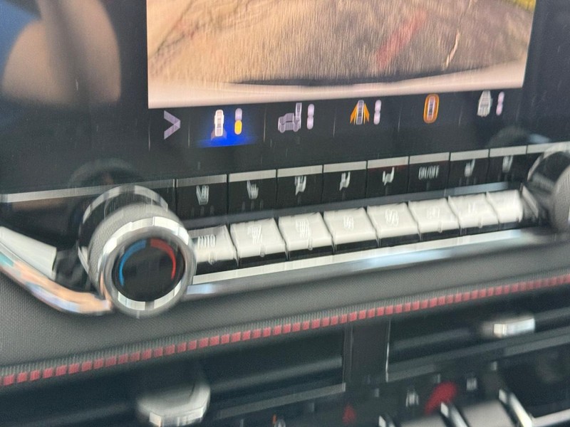 Chevrolet Colorado Vehicle Full-screen Gallery Image 16