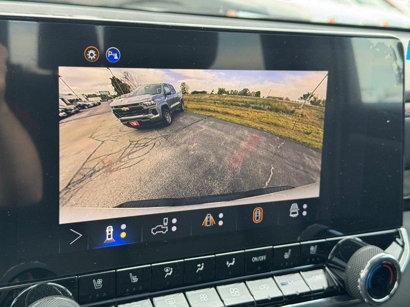 Chevrolet Colorado Vehicle Full-screen Gallery Image 17