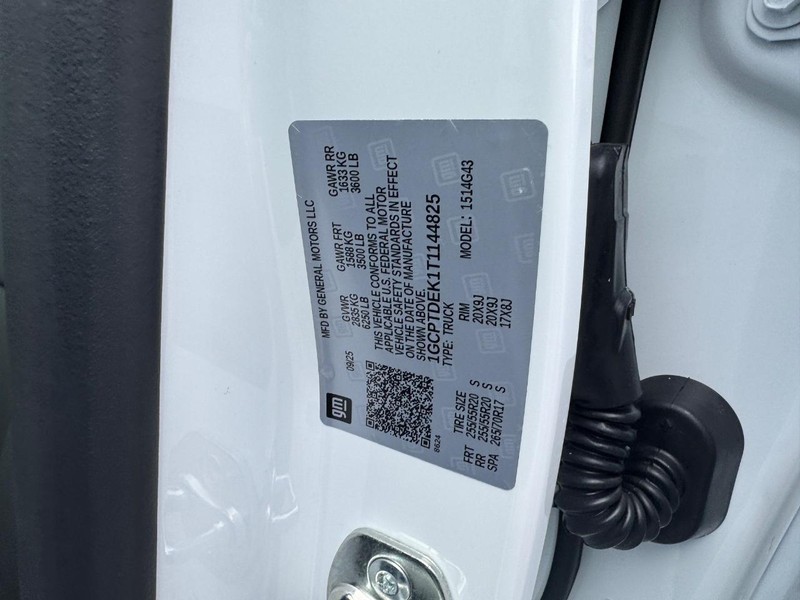 Chevrolet Colorado Vehicle Full-screen Gallery Image 18