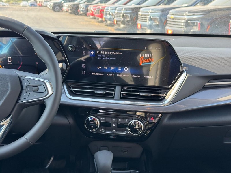 Chevrolet Trax Vehicle Full-screen Gallery Image 9