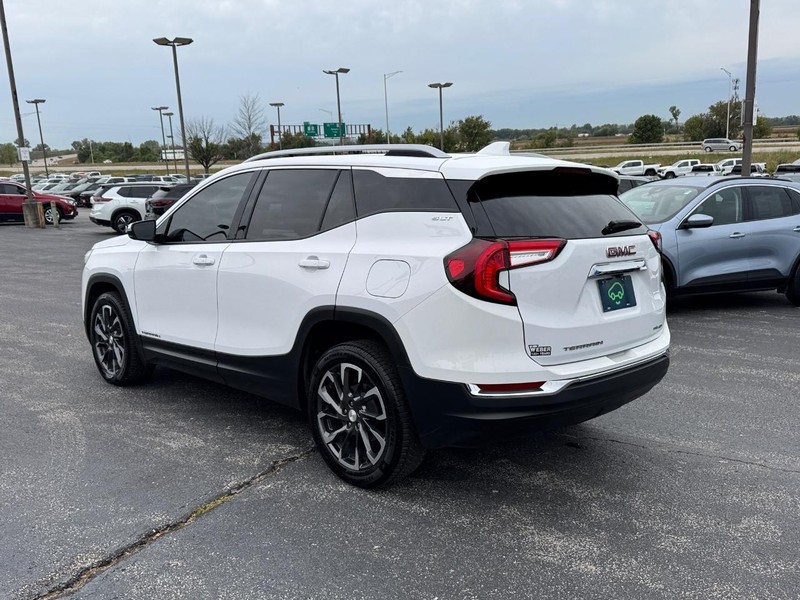 GMC Terrain Vehicle Full-screen Gallery Image 3