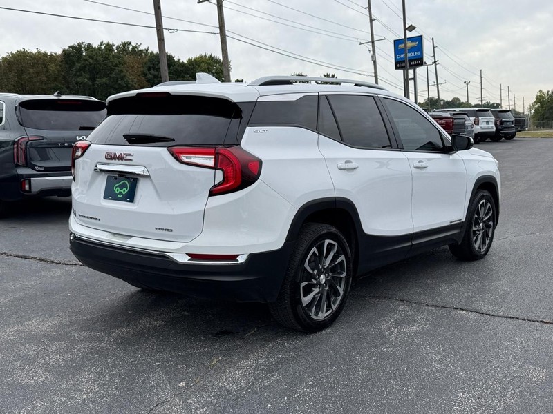 GMC Terrain Vehicle Full-screen Gallery Image 5