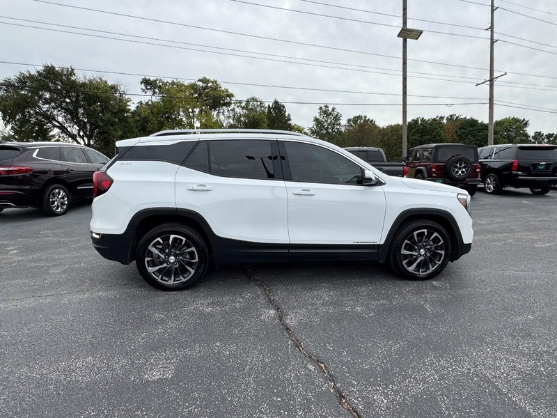 GMC Terrain Vehicle Full-screen Gallery Image 6