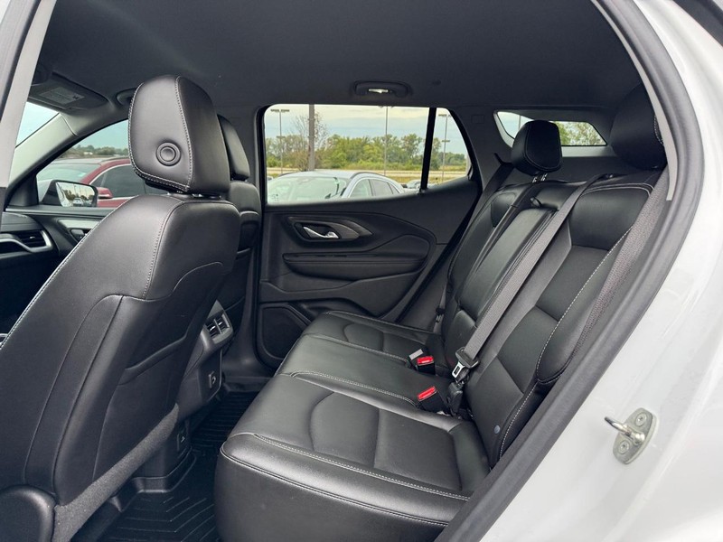 GMC Terrain Vehicle Full-screen Gallery Image 11