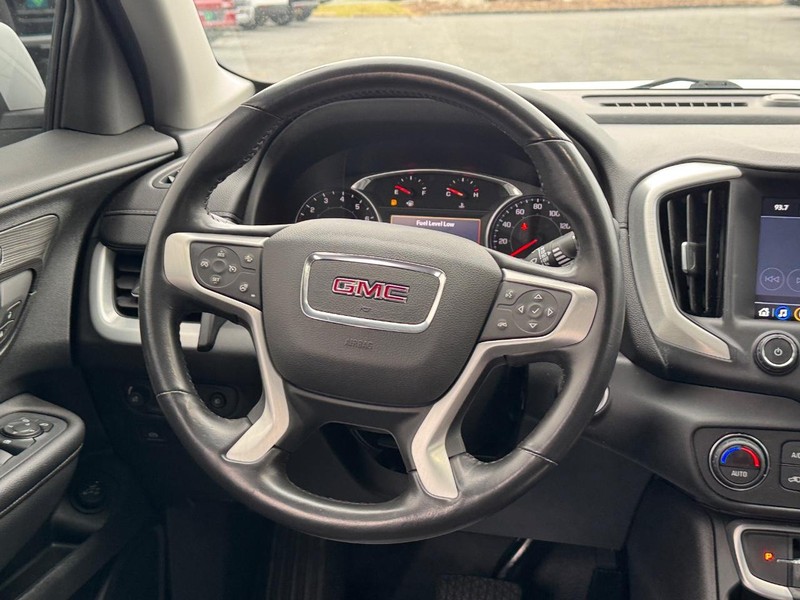 GMC Terrain Vehicle Full-screen Gallery Image 12