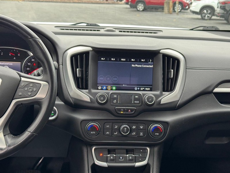 GMC Terrain Vehicle Full-screen Gallery Image 13