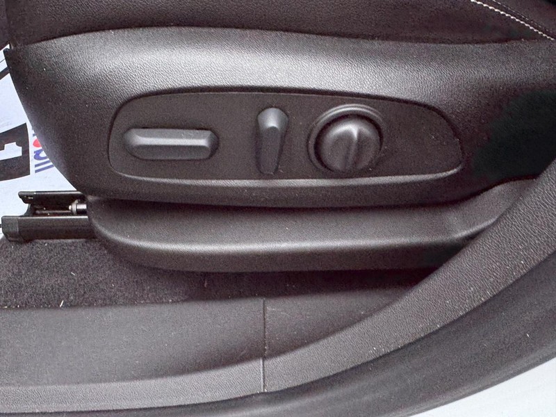 GMC Terrain Vehicle Full-screen Gallery Image 15