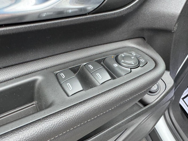 GMC Terrain Vehicle Full-screen Gallery Image 16